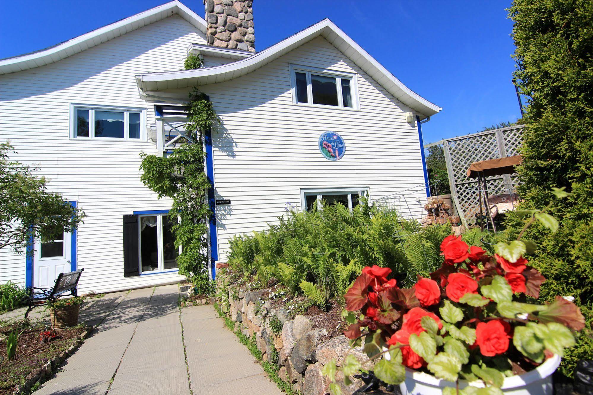 Auberge Fleurs De Lune La Malbaie Eksteriør billede